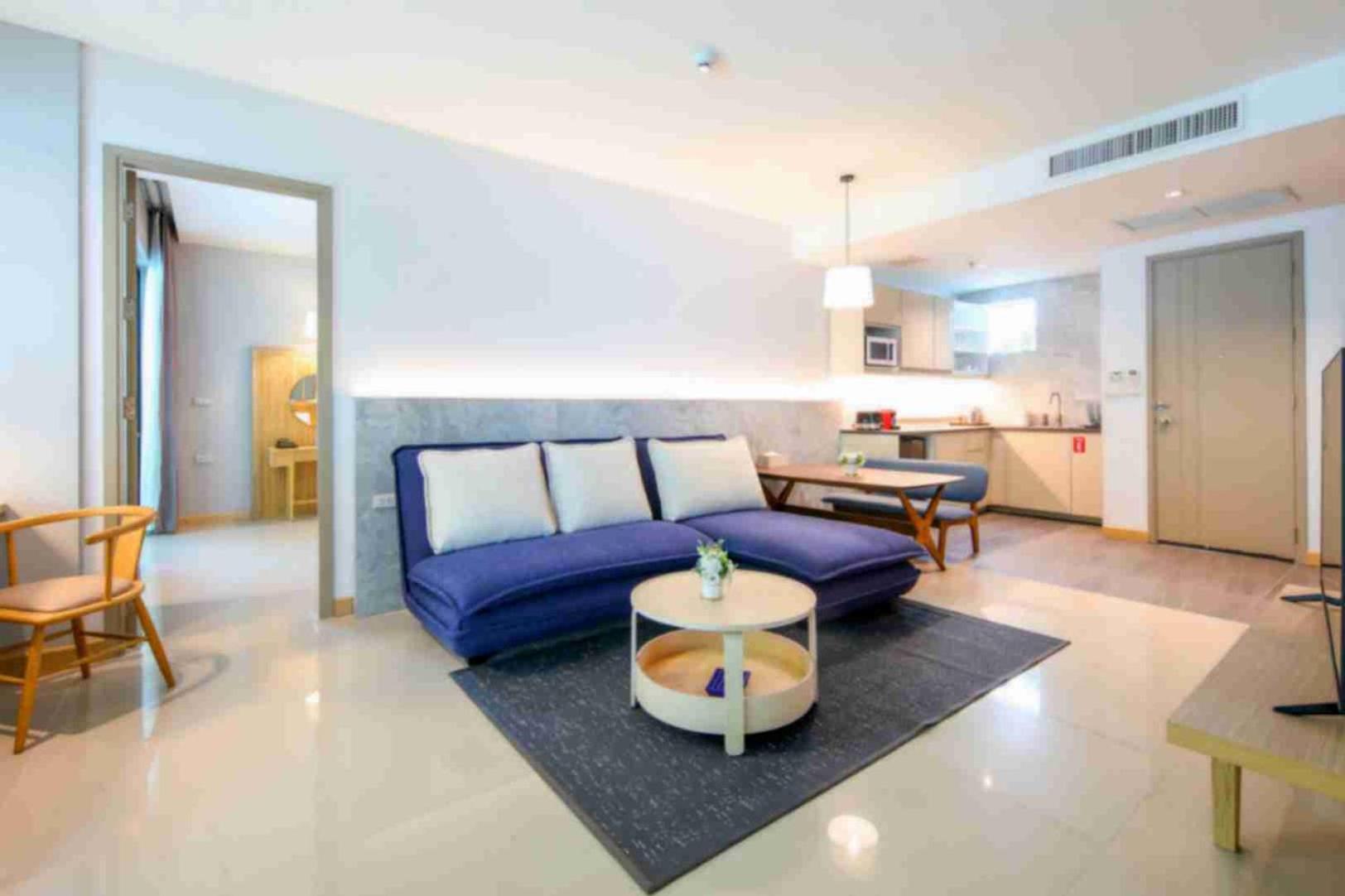 Craft Resort & Villas, Phuket Town Exterior foto A living room in a serviced apartment in Bangkok, Thailand