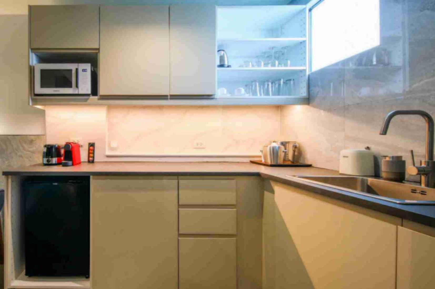 Craft Resort & Villas, Phuket Town Exterior foto A kitchen at a serviced apartment in London