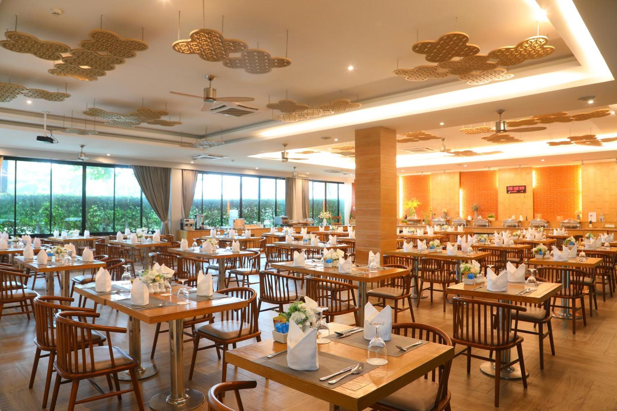 Craft Resort & Villas, Phuket Town Exterior foto The interior of the restaurant