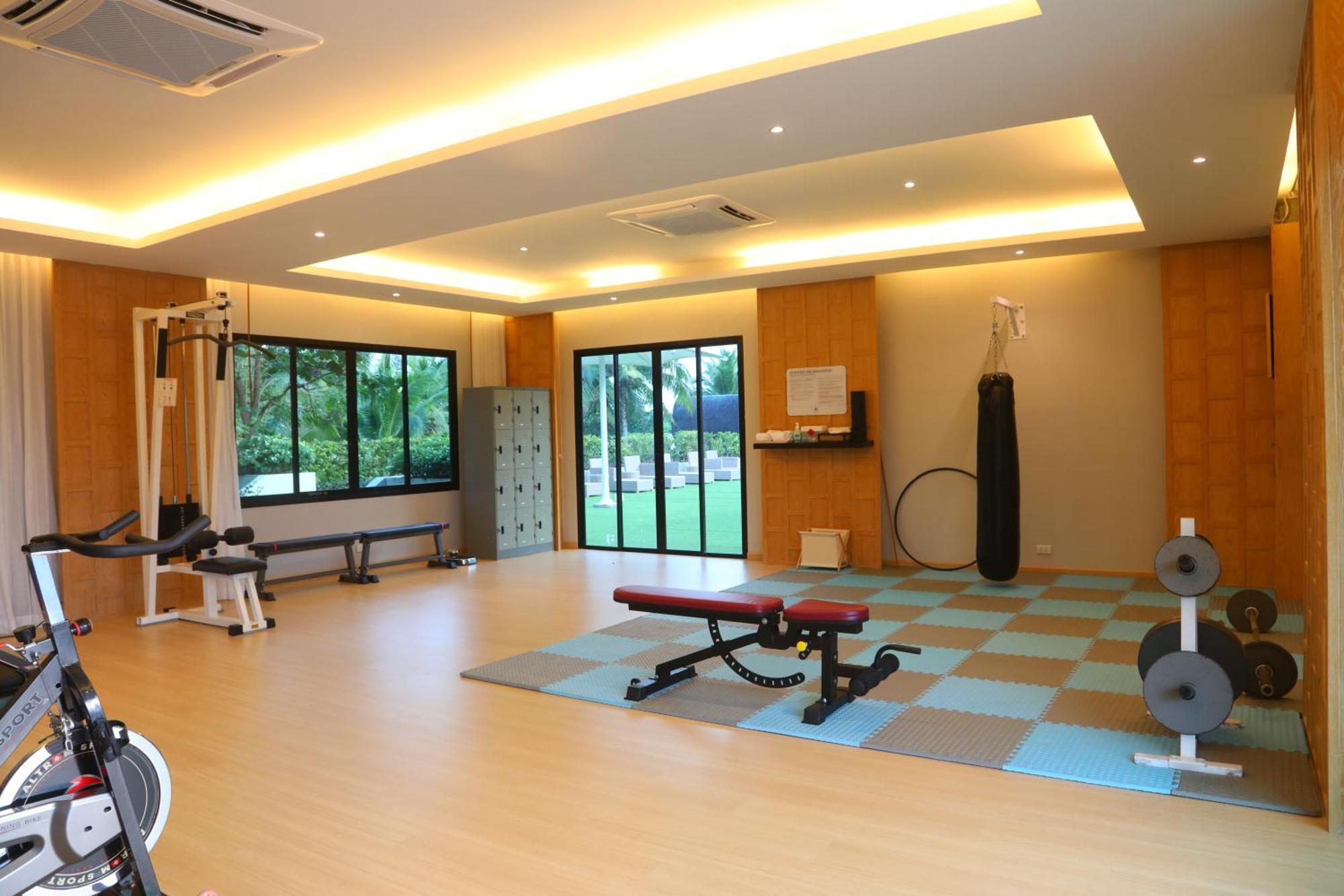 Craft Resort & Villas, Phuket Town Exterior foto A gym at a condominium in Thailand